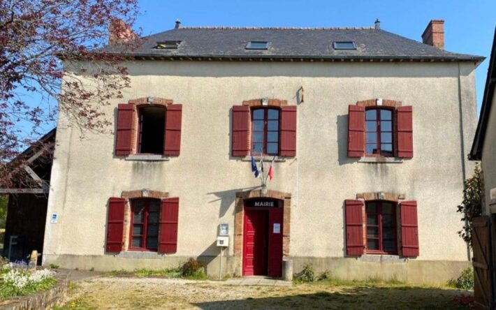 La mairie de Saint-Sulpice-La-Forêt fait partie des bâtiments équipés de capteurs pour mieux maîtriser les dépenses énergétiques de la commune - Crédit Photo : Saint-Sulpice-La-Forêt