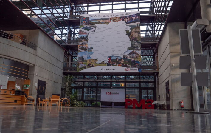Vue intérieure du bâtiment de Pays de Montbéliard Agglomération - Crédits photo : Pays de Montbéliard Agglomération